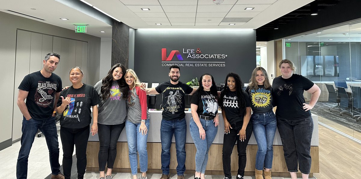 LeeAssociateHOU's tweet image. 🎸 Band Tee Friday at L&amp;amp;A – Houston! 🎶 Each week, we celebrate a new theme or color to bring our team together in a fun and creative way. This Friday’s theme? Favorite band tees—and the team showed up ready to rock. A little personality, a lot of team spirit. #LifeAtLee