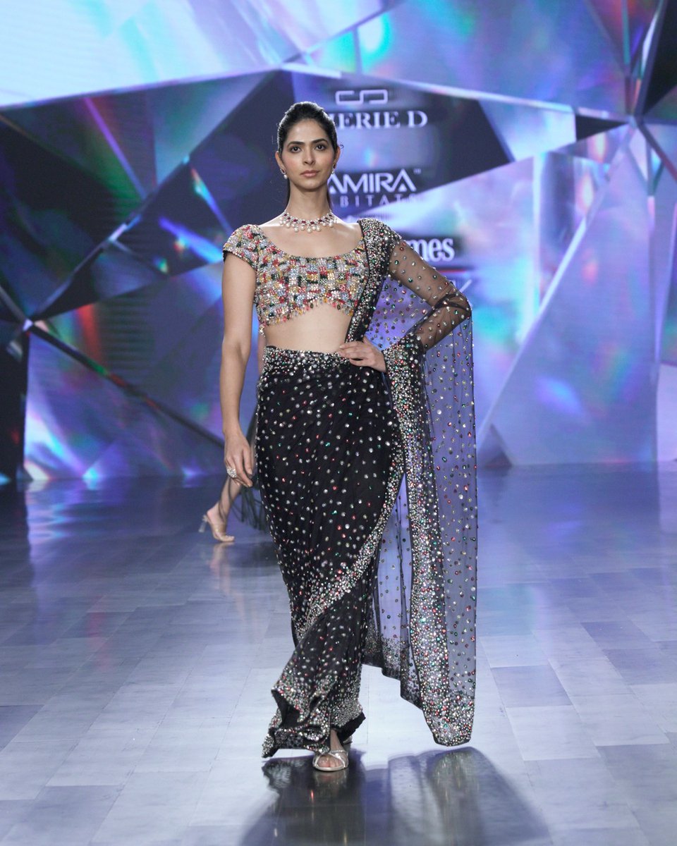TimesFashionWk's tweet photo. Closing the show with absolute ease was Palak Tiwari, who brought strength and serenity to every step.
#BombayTimesFashionWeek #BTFW2025 #TimesOfIndia #TOI #CherieD #PalakTiwari https://t.co/xmmxZJEQAY