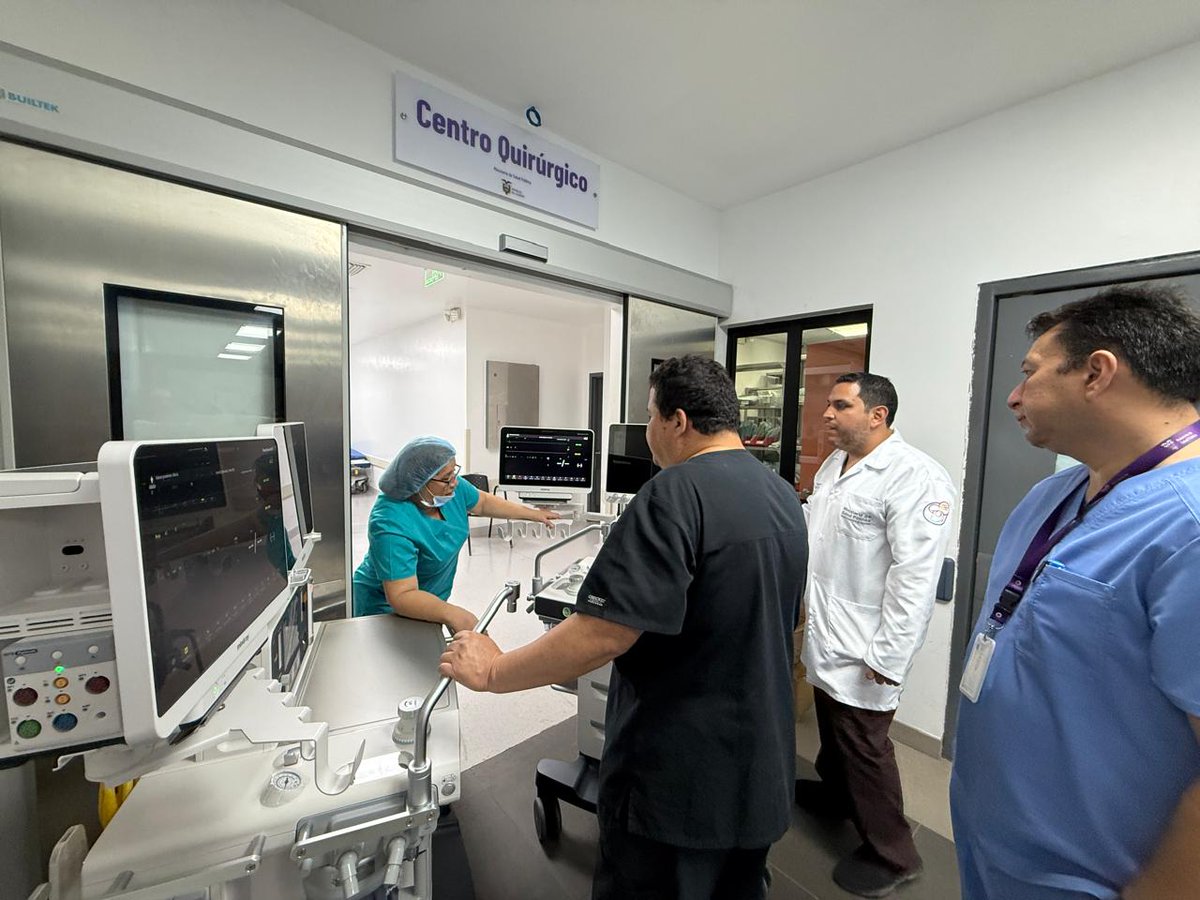 HUniversitarioG's tweet photo. Autoridades y personal médico del centro quirúrgico del @HUniversitarioG constatan el funcionamiento de las nuevas máquinas de anestesia, equipo que suministrará gases anestésicos a pacientes y llevará un monitoreo de su respiración durante todo el proceso. #PorUnEcuadorConSalud https://t.co/HiKa976sMI