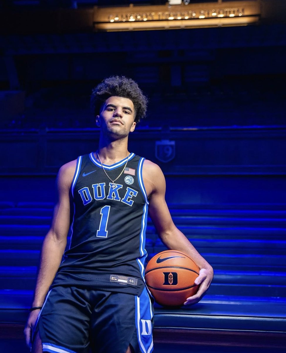 DukeBlueUpdates's tweet image. Cayden Boozer comparison: Tre Jones 

Floor general. Plus defender. Do it all type player. Doesn’t force shots, leader! 

Thrilled for Cayden to make an impact Day 1 in Durham! 🔵⚪️