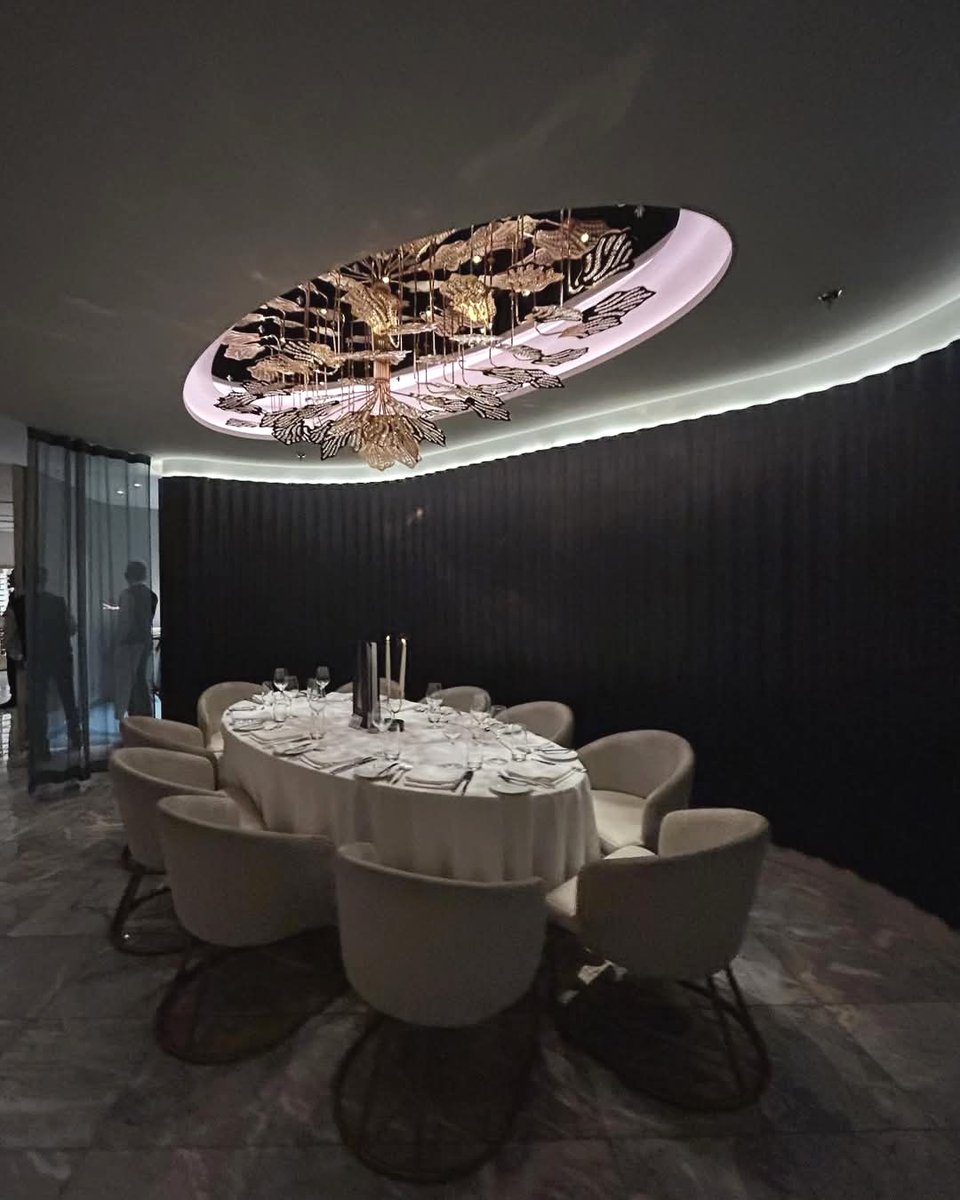 MoVernie's tweet photo. As you can see, standard dining already offers a nice interior design dining atmosphere + a daily list of food options.
Whether you are a meat lover or gluten-free or vegan or any dietary restrictions, culinary team will accommodate your needs.
#norwegiancruiseline #NCLPrima https://t.co/TgcWxSWgTl