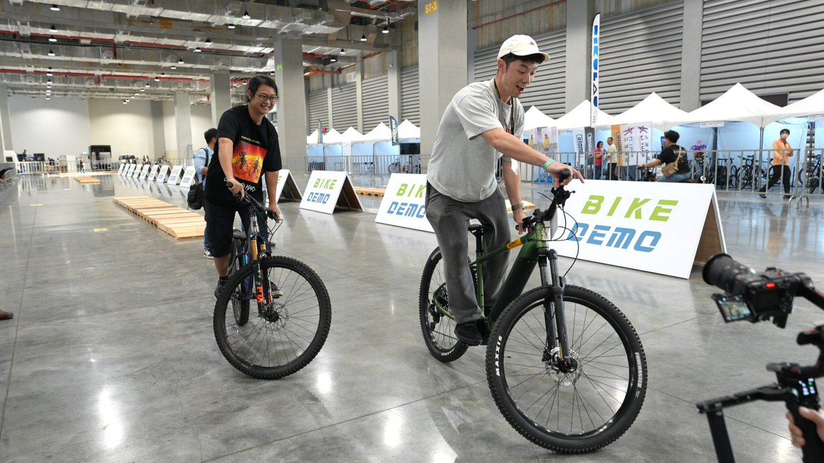 discoverride100's tweet photo. 【Taipei Cycle 2025レポ前編公開!】
けんたさん、今年も現地からレポート!まずは1号館をじっくりチェック。最新のeバイクから注目ブランドまで、自転車の“いま”が詰まった内容です。
記事はこちら▼
https://t.co/rZFbvoCWeu
#TaipeiCycle https://t.co/LluV0ALfYg