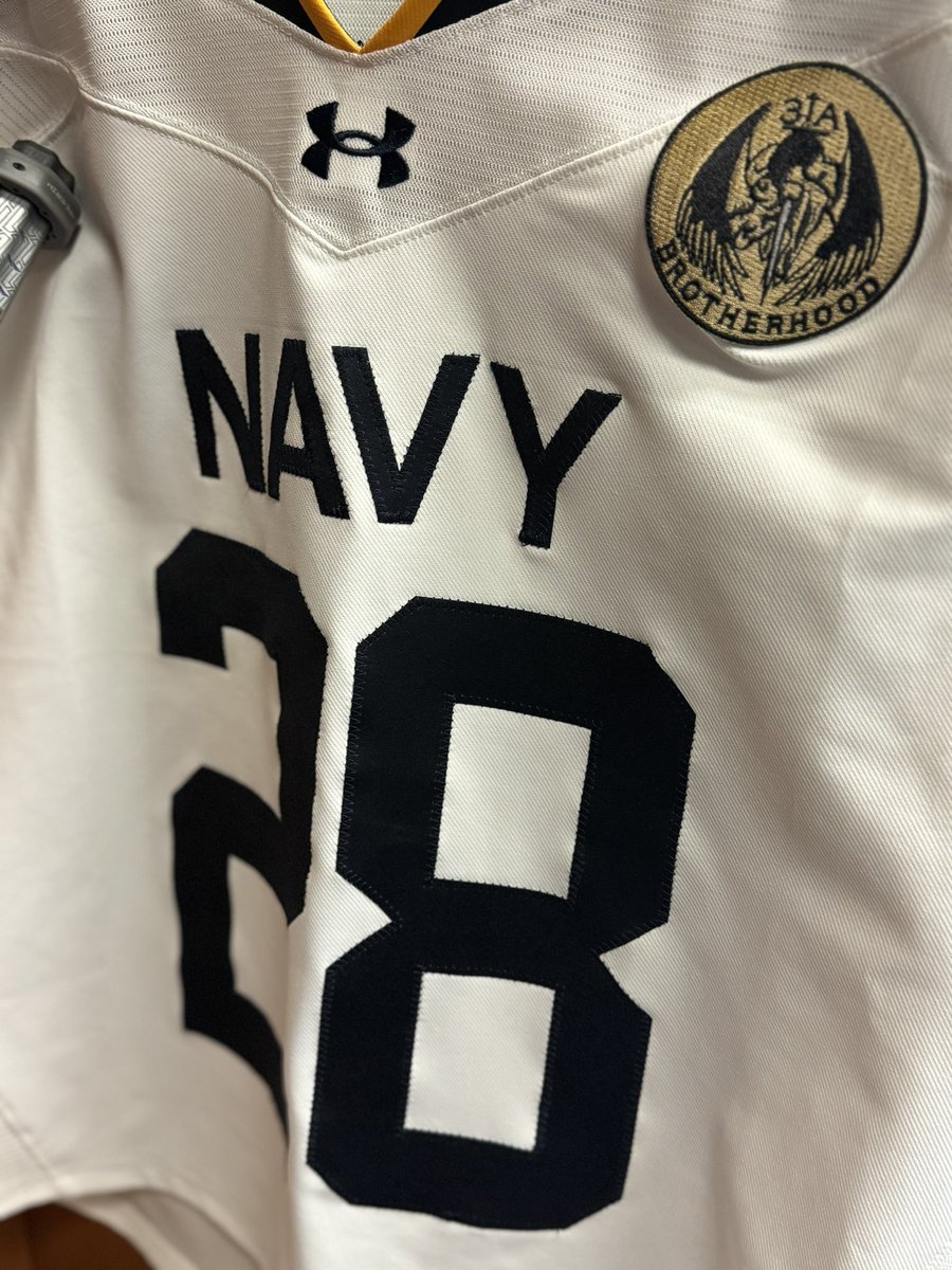 Tomorrow each player will wear a unit patch, many with special meaning like Brendan Looney and Travis Manion’s  patches. The Brotherhood 
#BATL
#GoNavy⚓️🇺🇸