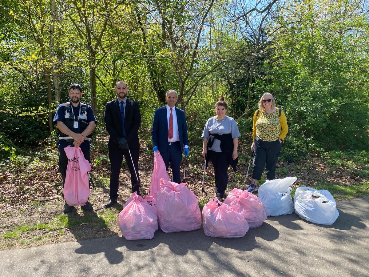 EllieElif's tweet image. Pymmes park litter pick morning:-))