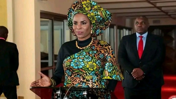 NindoreraF67611's tweet photo. #Abanyarwanda  mwagize ihungabana ridasanzwe.Uyu ni #Maman MUGIRANEZA @Burundi1stLady twemera cane kandi dukunda kubw'ibikorwa arangurira Abarundi bose Abana,Urwaruka,Abakuze,Abatama n'Abatamakazi. @IGIHE iyo ngendo mwihaye ntimukorako!
@NtareHouse @OPDD_Burundi @GeneralNeva https://t.co/U8lofeamVS