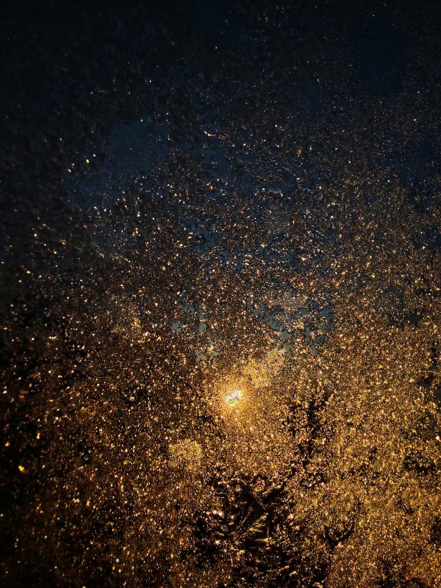 kimmaylou's tweet image. Very much looking forward to the sun and warmth returning, but I'd be lying if I say that I won't miss the galaxy-esque frosty window mornings. 

#frosty #throughthewindow #sunrise #icy #macro #abstract #phonephotography