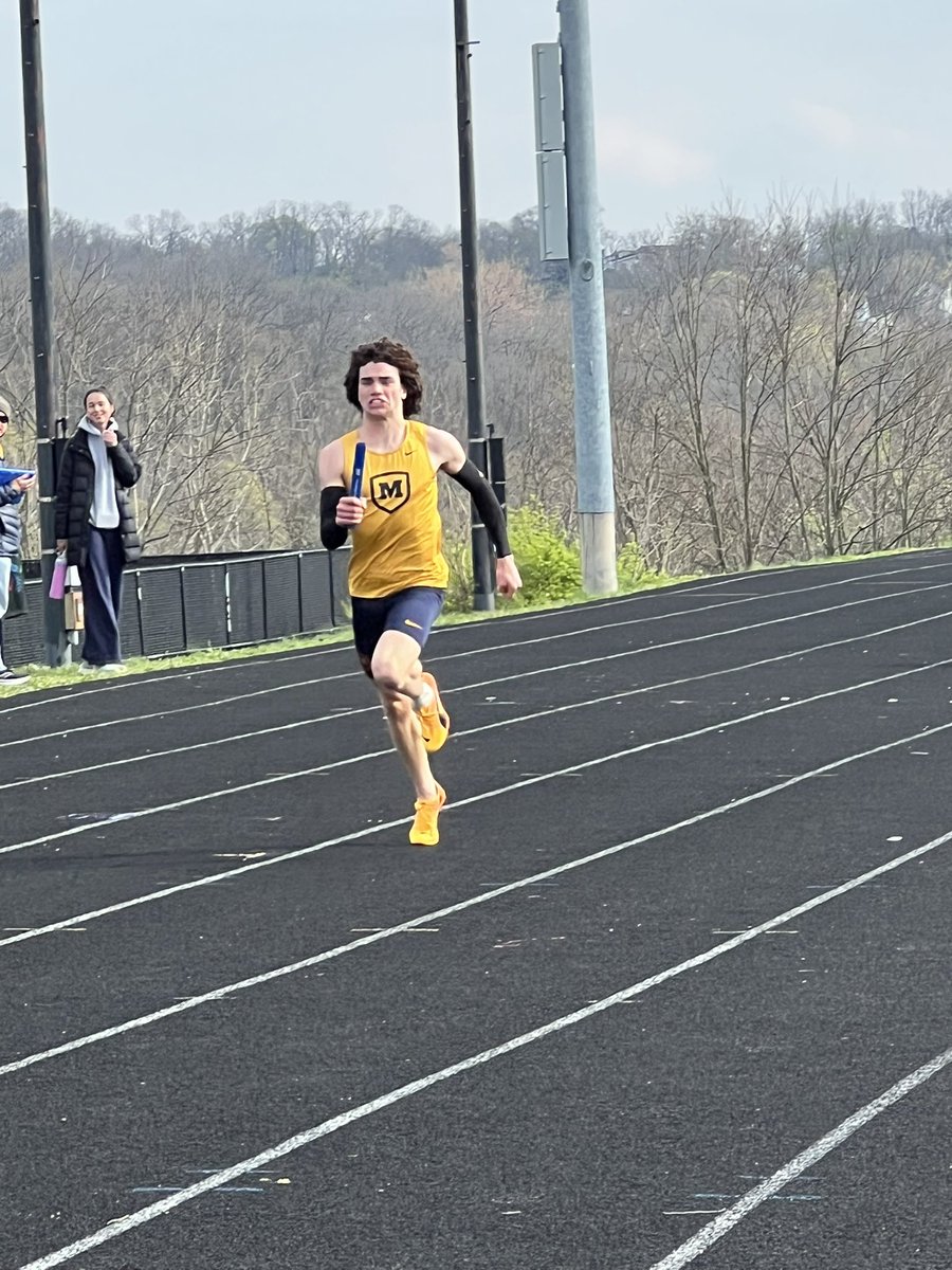 CoachFrankRusso's tweet photo. Elder varsity classic 800M Relay @MoellerTrack @zielinski_stosh @DanaJrWalker @MatthewFogler @Barry__Gavin takes🥇1:30.69💨 https://t.co/18o617ExfU
