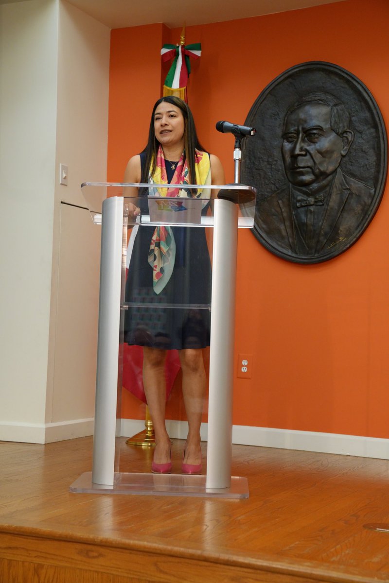 Es un placer contribuir a la comunidad de mexicanos y mexicanas en #WashingtonDC a través de la <a href="/RedGlobalMX/">RedGlobalMX</a>. Gracias <a href="/IME_SRE/">IMME</a> por emitirnos un certificado y al honorable embajador <a href="/emoctezumab/">Esteban Moctezuma Barragán</a> <a href="/JuanRamonYo/">Juan Ramón Flores</a> por hacer la entrega. !A continuar con la misión de <a href="/MX_DC/">MXDC The Mexican Professionals Network</a>! 🇲🇽 🤝🏼 🇺🇸