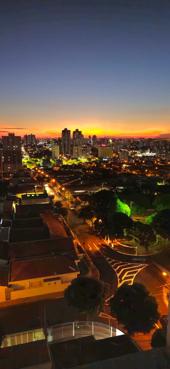 abnerzinhuu's tweet photo. O por do sol mais bonito que existe é o da minha janela https://t.co/hz5XGTmlSx