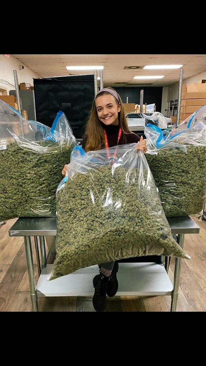 HighWay3699's tweet image. In the storage room. 

This room needs to maintained at certain temperature and humidity to maintain quality