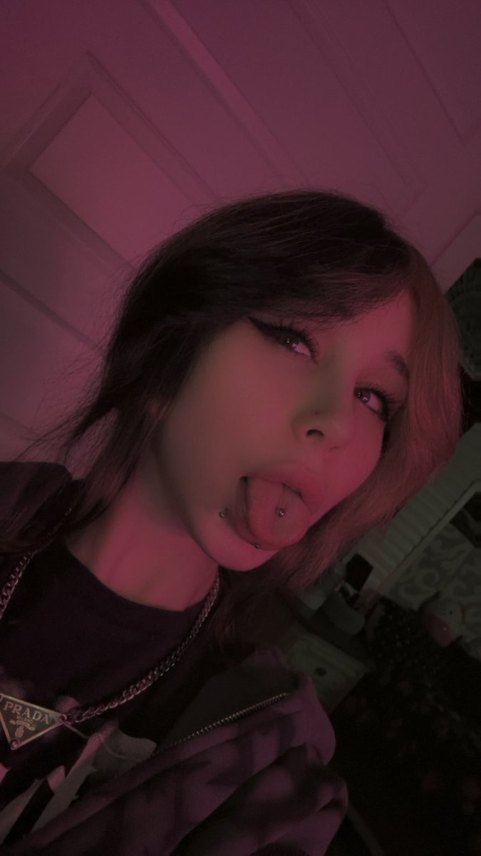 kiwithesmol's tweet photo. ur tiny tomboi twitter gf says hi https://t.co/neqpE55exY