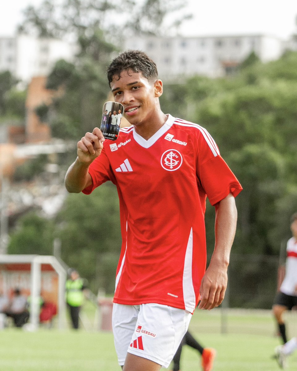 Celeiro_Ases's tweet photo. 4️⃣ cliques, 4️⃣ gols!

Alisson, Victor Hugo, Gabriel Vinicius e Pedro deixaram sua marca e garantiram o show do Celeiro no primeiro tempo da estreia vitoriosa no Gauchão #Sub17. 🇦🇹🔛 https://t.co/0RCyltGlt8