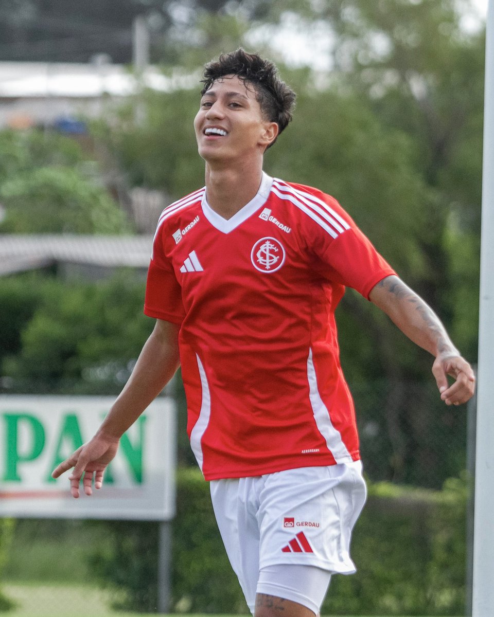 Celeiro_Ases's tweet photo. 4️⃣ cliques, 4️⃣ gols!

Alisson, Victor Hugo, Gabriel Vinicius e Pedro deixaram sua marca e garantiram o show do Celeiro no primeiro tempo da estreia vitoriosa no Gauchão #Sub17. 🇦🇹🔛 https://t.co/0RCyltGlt8
