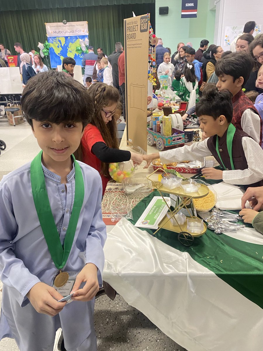 More Gators at GB’s wonderful Multicultural Fair! ❤️🐊⁦<a href="/GreenbrierGator/">Greenbrier Gator</a>⁩
