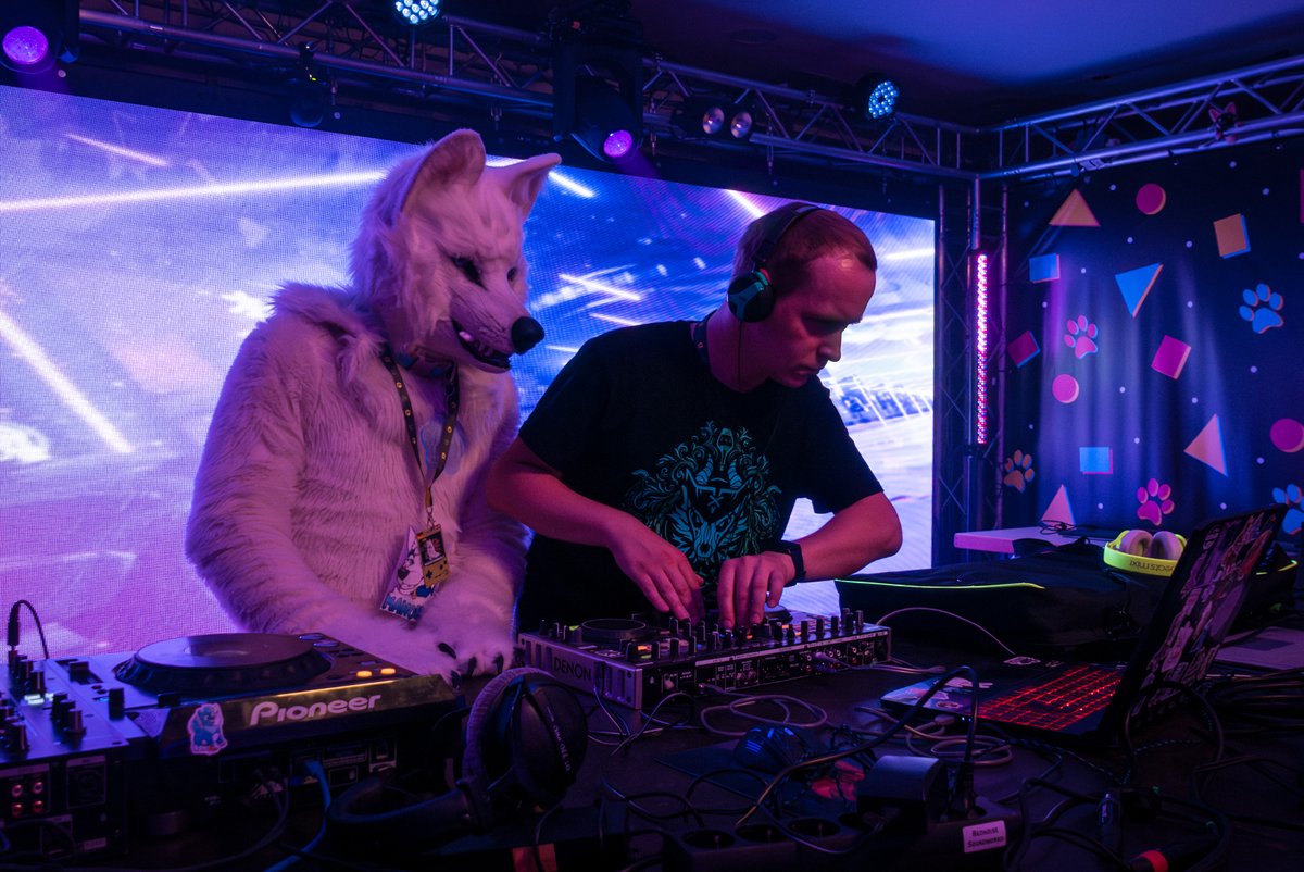 SuedStaatenFurs's tweet photo. DJ LineUp - Teil 5

Unser nächster DJ @CodyShepherdCZ ist extra aus Tschechien angereist um zum allerersten Mal  auf dem SSFD sein können zu beweisen.

In seinem Gepäck hat ab Mitternacht eine Auswahl vom feinsten Uplifting Trance dabei.

#SSF #SSFD #SSFD8 #SSFD2025 #Stuttgart https://t.co/vnQoqbML4G