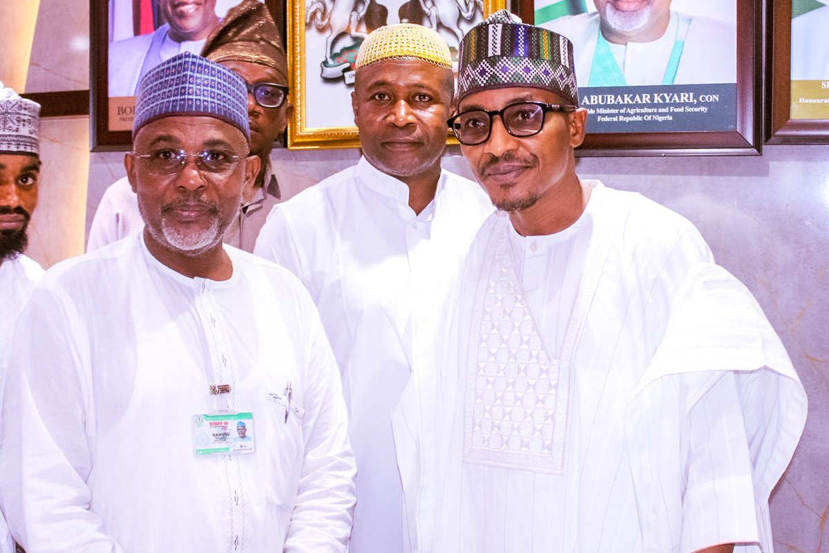 NASC_NG's tweet photo. Courtesy Visit to the Honorable Minister of Agriculture
Today, the NASC management team, accompanied by the outgoing and incoming Director General, paid a courtesy visit to the Honorable Minister of Agriculture. https://t.co/zxI8RXJroH