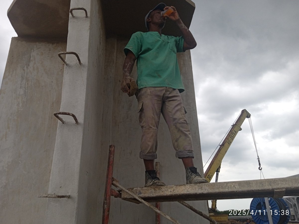 Dics_Contre1234's tweet photo. Asalto de Amor  ❤️ y Cariño, por trabajadores de la Administración Municipal del Poder Popular, al Parque Solar Fotovoltáico "Las Guasimas". #Contramaestre . #SantiagodeCuba. https://t.co/qu0E8LAGoS