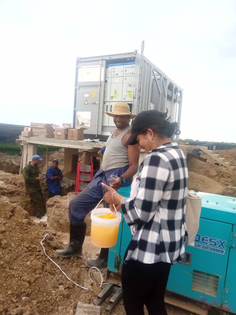 Dics_Contre1234's tweet photo. Asalto de Amor  ❤️ y Cariño, por trabajadores de la Administración Municipal del Poder Popular, al Parque Solar Fotovoltáico "Las Guasimas". #Contramaestre . #SantiagodeCuba. https://t.co/qu0E8LAGoS