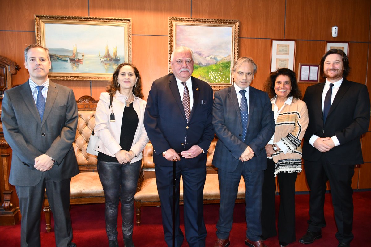 El pasado 4 de abril, el Capítulo Regional del Maule se reunió con el presidente de la Corte de Apelaciones de Talca. 

En la instancia, la directiva regional propuso realizar una actividad en conjunto, correspondiente a una charla que se realizará en el mes de mayo en la Corte.