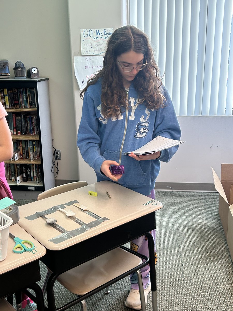 PortalElem's tweet photo. 6th graders completed an explore to answer the question; does the type of material of a spoon (metal, plastic, wood) affect the transfer of thermal energy when in contact with an ice cube? https://t.co/L6m91TmGvc