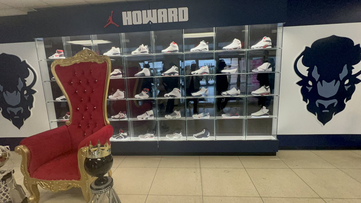 Eddie βOchoβ Guerra π± (@eddieg_1002) on Twitter photo Enjoyed my time at <a href="/HUBISONFOOTBALL/">HOWARD FOOTBALL</a> and had some good conversations <a href="/CoachEricMiller/">COACH ERIC MILLER</a> π΅π΄ 𦬠Enjoyed my time at <a href="/HUBISONFOOTBALL/">HOWARD FOOTBALL</a> and had some good conversations <a href="/CoachEricMiller/">COACH ERIC MILLER</a> π΅π΄ π¦¬