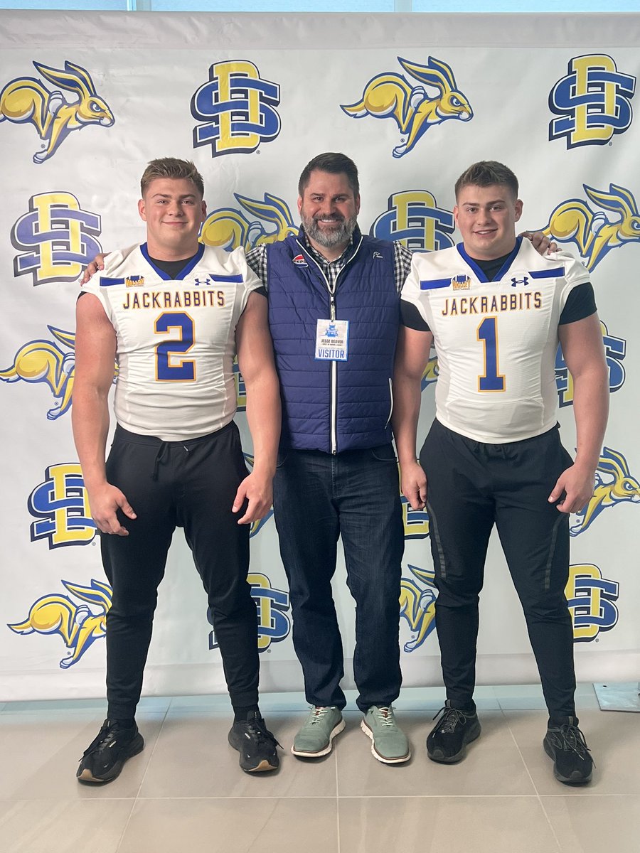 IsaacBeaver3's tweet image. After an amazing conversation with @CoachDtjackson, I’m humbled and blessed to receive an offer from South Dakota State! #AGTG @GoJacksFB @CoachLoganMcc @Coach_Bergy @CoachKent__ @KarterSchult @TheStrengthU @KMOBULLDOGS @JPRockMO @M_R_Brinkley @AllenTrieu