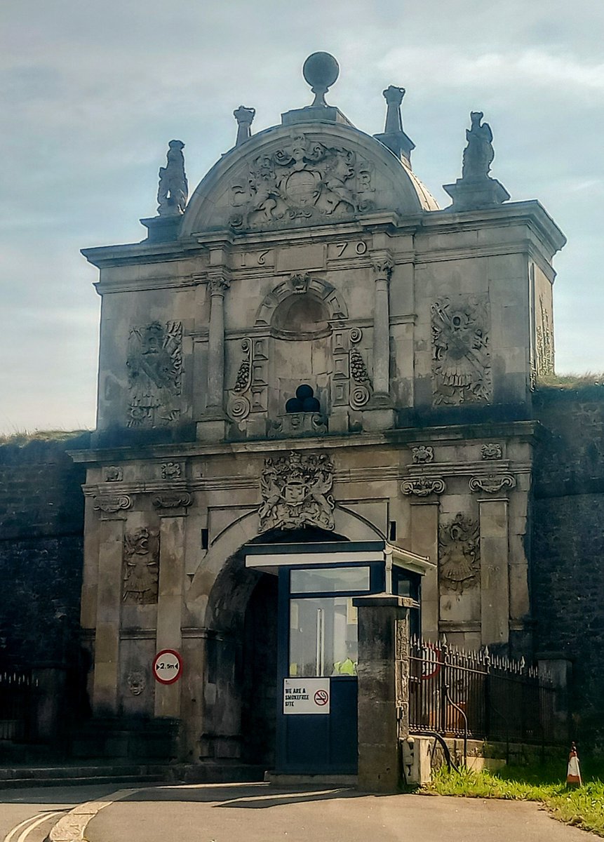 Finally managed to photograph the citadel gateway in Plymouth, but sun frustratingly in wrong position.  Security means you also can't get up close #17thcentury #architecture #baroque
