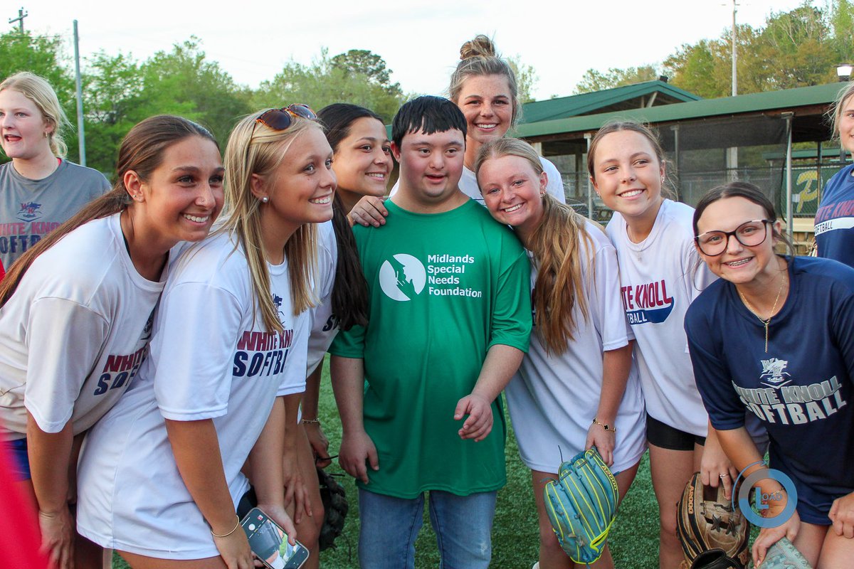 _mcprobus_'s tweet image. Last week was so much fun with @WKHSsoftball and the Pineview PAL League! Baseball, laughter, and lots of dancing! Thanks for serving your community well, Timberwolves! 🕺🏽 ⚾️