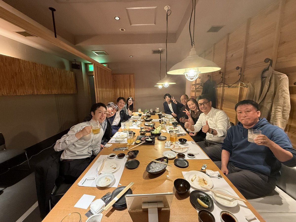 plus_a_inc's tweet photo. 夜は徳島県信用保証協会様と創業アンバサダーの皆様とキックオフミーティング&amp;懇親会でした😀
それにしても尾崎さんの三味線はプロ‼️
素晴らしい👍👍👍 https://t.co/jXBKJxgwPE