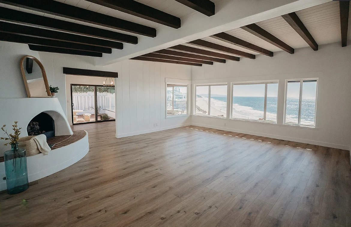 🌊 Inspired by the coast, made for your lifestyle. Explore beachy flooring trends now that lay the foundation for your home's design success. zurl.co/Bb5T8
#CoastalFloors #BeachHouseStyle #SoCalLiving