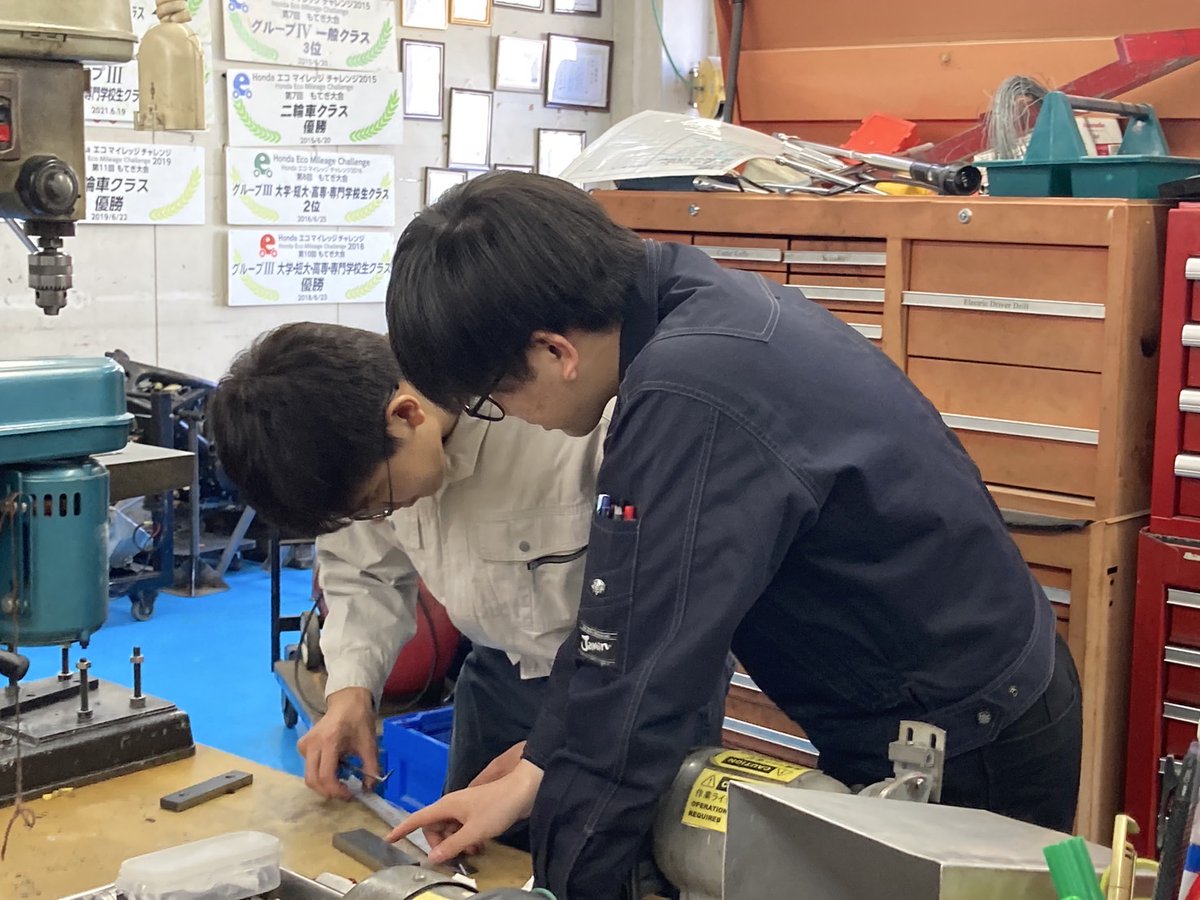 tdufsae's tweet photo. 新入生の成長スピードに負けないように
現役生も日々新しくことに挑戦しよう
学部1年 ”冨澤” の
「たくさん新入生が来ています ！」
ぜひご覧ください！
↓リンクはこちら↓
https://t.co/myyuEUQuI7
#TDU
#��動車部
#エコラン
#夢工房 https://t.co/HCGqGlLv3f