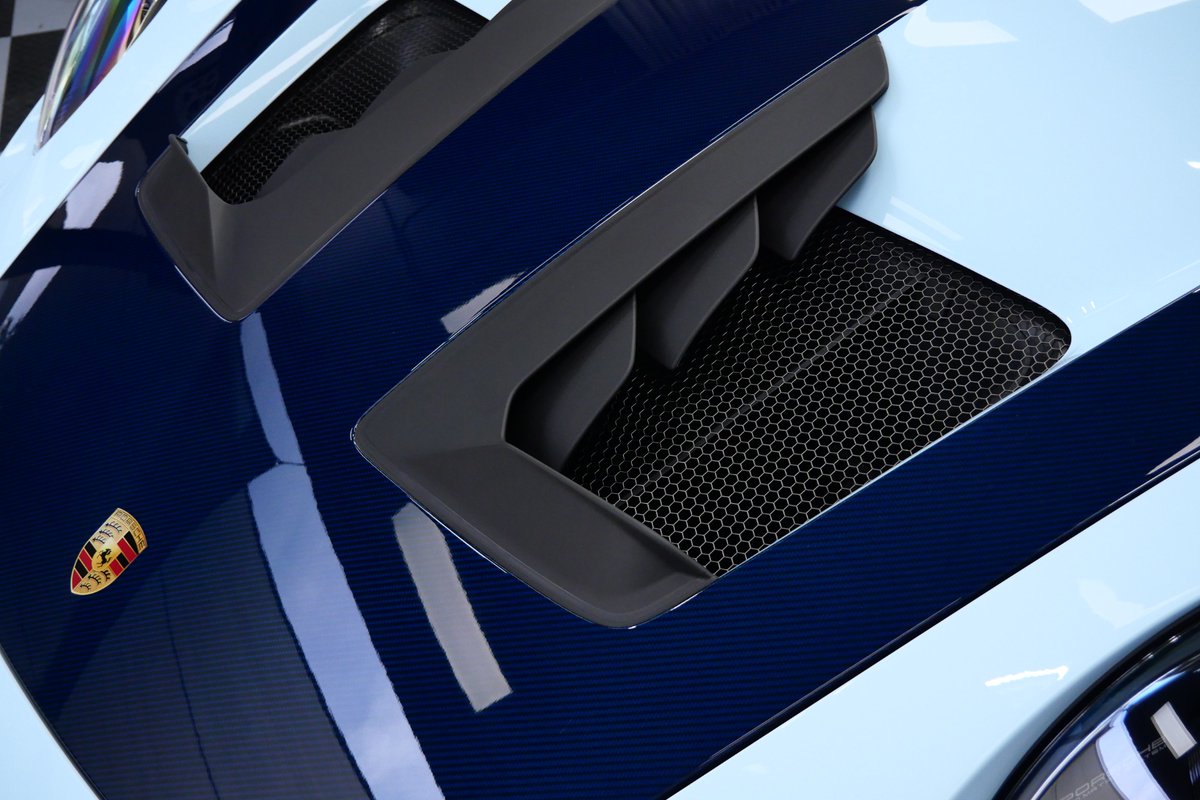 This stunning 2024 Porsche 911 GT3 RS is a Sonderwunsch masterpiece—painted in Coppa Florio with matching wheels and blue-tinted carbon fiber. Only 22 miles. Unrepeatable spec. #Sonderwunsch #WeissachWonder #PorscheExclusive

🔗: bit.ly/3YtHT9H