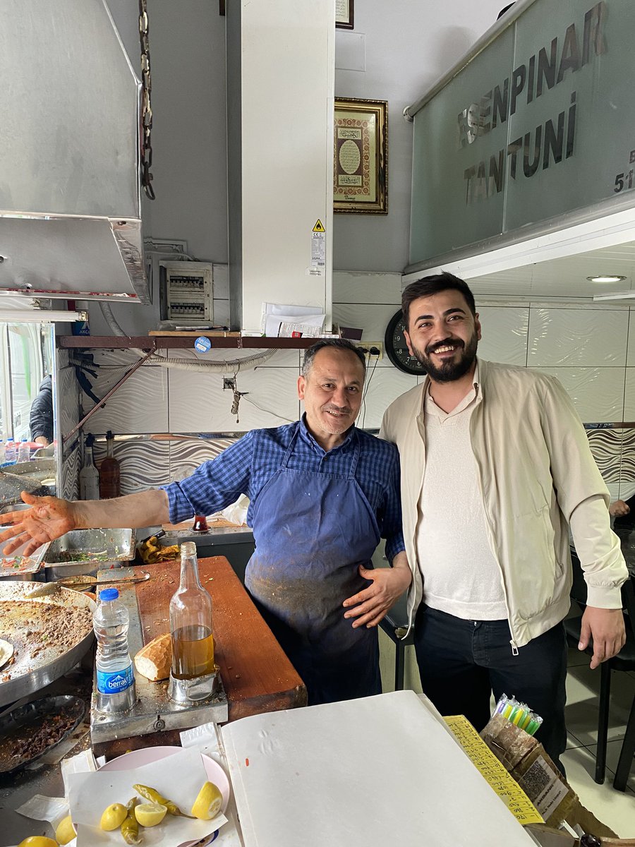 hsynss33's tweet photo. Tantuniciliği bırakıp kuyumcu oluyor söylentilerine son noktayı koydu.
Tantuni alış 80 satış 180
Çeyrek altın alış 6480 satış 6600
Sarmaya devam🌯 https://t.co/iUfNdSt7Cc