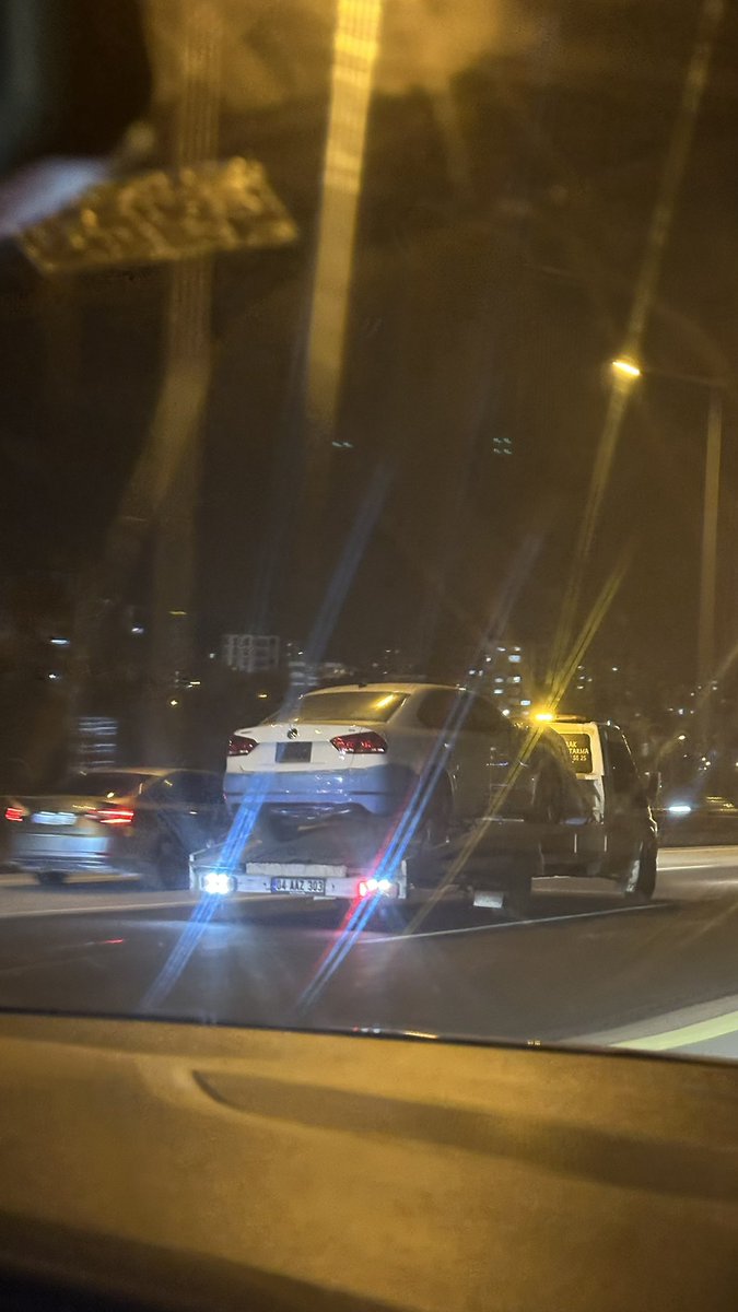 Orta doğu yollarında bir Passat.