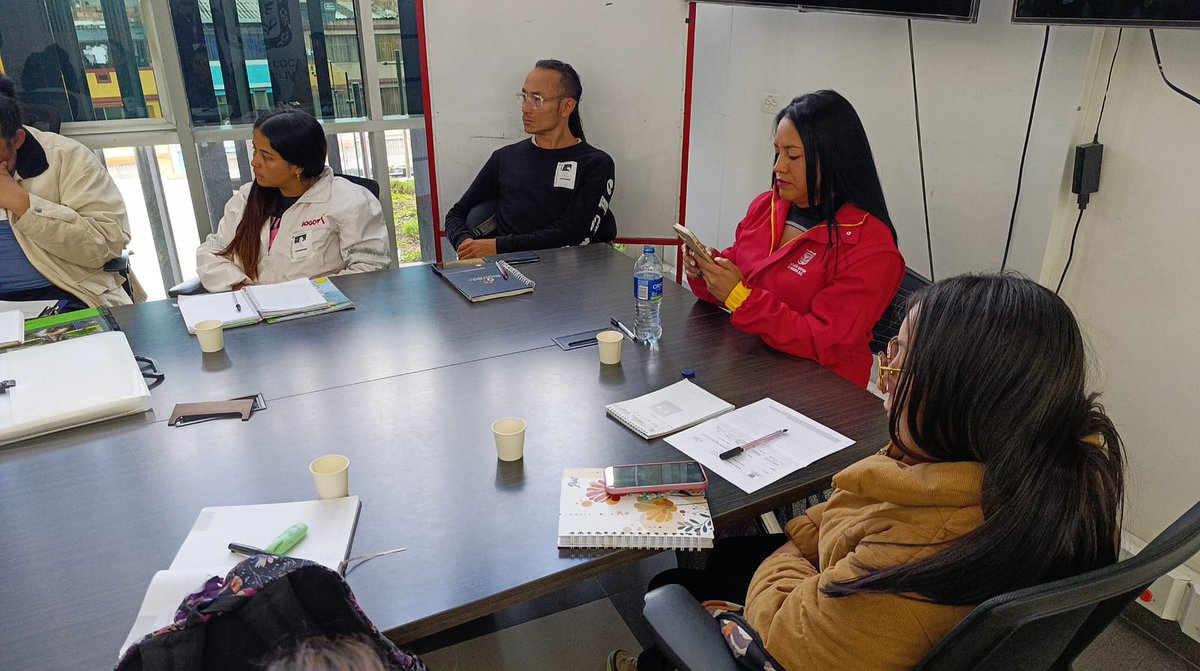 SubLGBTI's tweet image. La Unidad Técnica de Apoyo Local LGBTI de Ciudad Bolívar se reunió para construir, de manera conjunta, el plan de trabajo que orientará sus acciones durante el año. ✍️

El objetivo es seguir garantizando los derechos de las personas de los sectores sociales LGBTI, sus familias y…