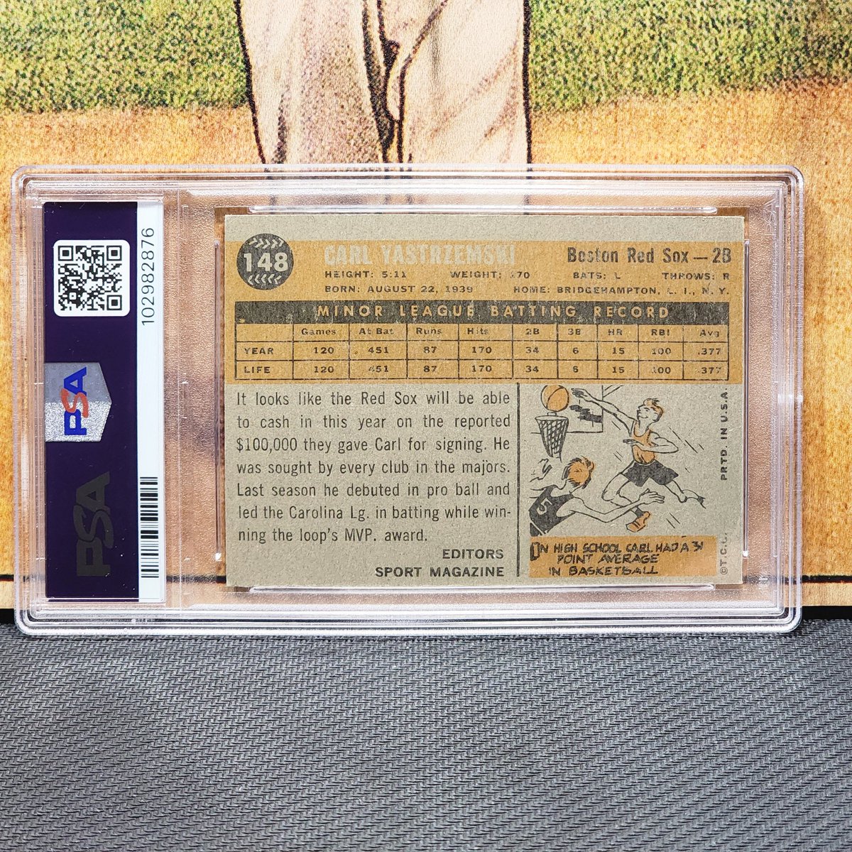 iconsportsUS's tweet photo. Yaz keeping me company at the office today! One of the nicer 1960 Topps Yastrzemski rookies I've owned.
#carlyastrzemski #1960topps #rookiecard #signedbaseballcard #vintagecards #thehobby https://t.co/yMqxRaKUBZ