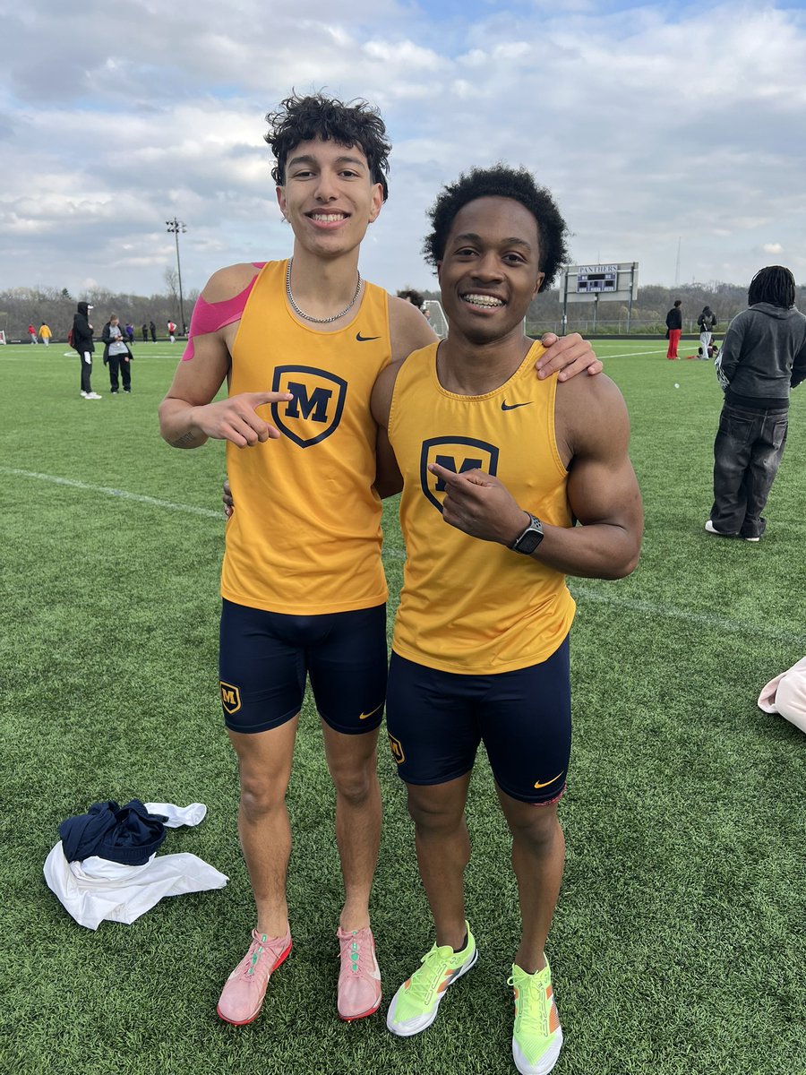 CoachFrankRusso's tweet photo. ELDER varsity classic @MoellerTrack 400M Dash finish 1-2 @Butler_J21 takes 🥇💥PR 50.52 💨@DanaJrWalker takes 🥈50.53 💨 https://t.co/T0WwNBdpcp