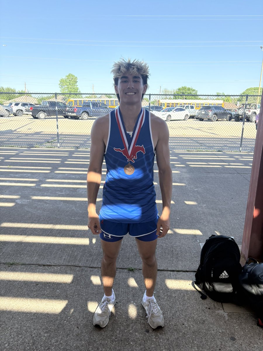 Andrew Casagrande moves on to regionals with a blazing 10.41 in the 100m