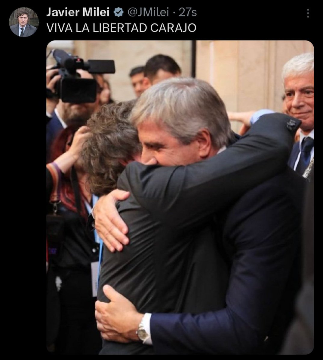 MConurbasic's tweet photo. Está pasando. ESTÁN FESTEJANDO UNA DEVALUACIÓN.
Son el peor gobierno de la historia por escándalo. https://t.co/qMAMvVzavf
