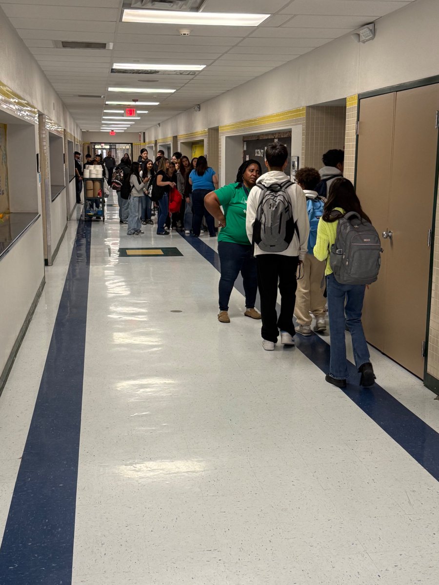 Daniela Gonzalez ๐ (@dgonzalez_sms) on Twitter photo Beautiful site this morning of our science teachers challenging our students with an โentrance ticketโ to use the academic language they are learning in class ๐ค <a href="/Slider_Middle/">William D. Slider Middle School</a> Beautiful site this morning of our science teachers challenging our students with an โentrance ticketโ to use the academic language they are learning in class ๐ค <a href="/Slider_Middle/">William D. Slider Middle School</a>