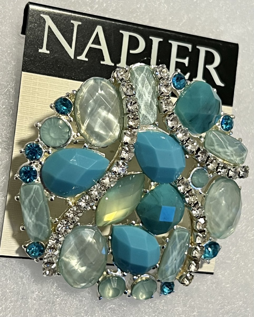 TeriE's tweet photo. Check out NAPIER Brooch #RhinestoneJewelry Pin Ocean Blue Teal Simulated Gems #BeachVibes 2" NEW
#napierbrooch #ocean #vacationaccessories #cruisewear #funfashion #broochstyle #yearofthebrooch #brooches #springfashion #giftsforher
https://t.co/mrSHpPnH0C https://t.co/5TyxcFtqIN