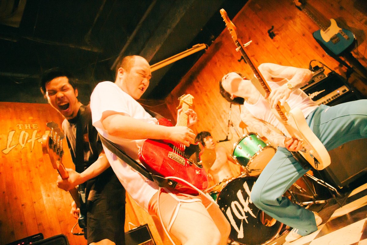 callthrow_info's tweet photo. ぐっどないとばいぶれいしよんvol.1 @新宿LOFT bar無事完遂しました。
あの瞬間あの場にいた全ての人々に感謝です。

自分がかっこいいから好きって思ったものを、かっこいいから好きってもっと言っていいんだよって。それが自然になるような世界に、俺たちがしたい。
バイヴス。

写 @__yubahikari https://t.co/Piv5mlRljC