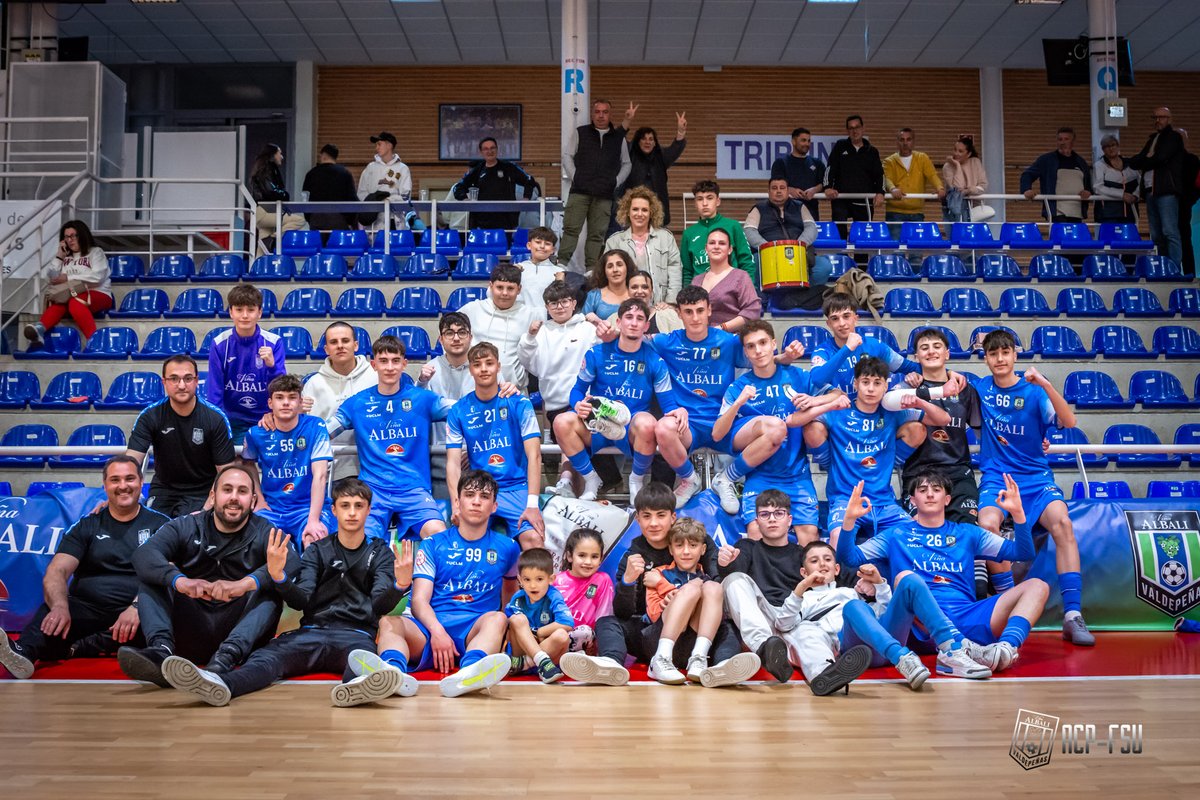 BaseAzulonaFS's tweet photo. 🔵 JUVENIL DH 🔵 

VIÑA ALBALI VALDEPEÑAS 3-2 AD ALCORCÓN FS

Goleadores:
#Alfonso ⚽⚽
#AlbertoF ⚽

📸 @aurecape 

➡️ Partidazo del Juvenil DH que consigue una gran victoria ante uno de los grandes de la competición. https://t.co/CloEg9oU8P