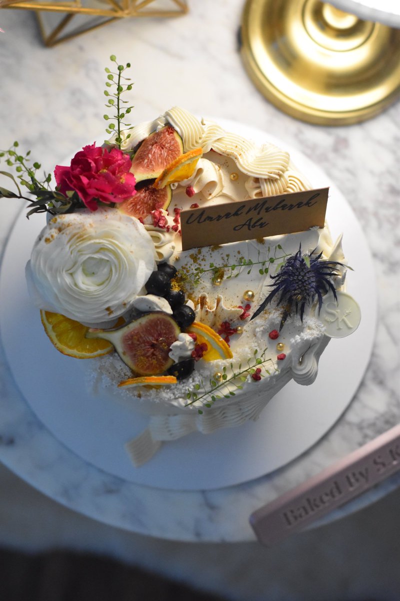 Bakedbysk's tweet photo. Whimsical spring cake 🌷 https://t.co/E5hXNe0jwX