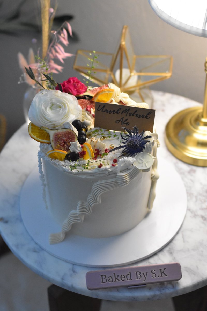 Bakedbysk's tweet photo. Whimsical spring cake 🌷 https://t.co/E5hXNe0jwX