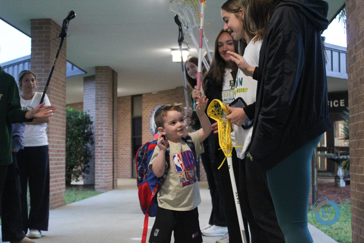 _mcprobus_'s tweet image. Lots of gators serving across 2 schools this morning! Such an awesome last Friday for @Gator_Athletics! Thanks for loving your feeder schools in such intentional ways this year and using your platform of student athlete for GOOD! #LOAD 🐊 🔄