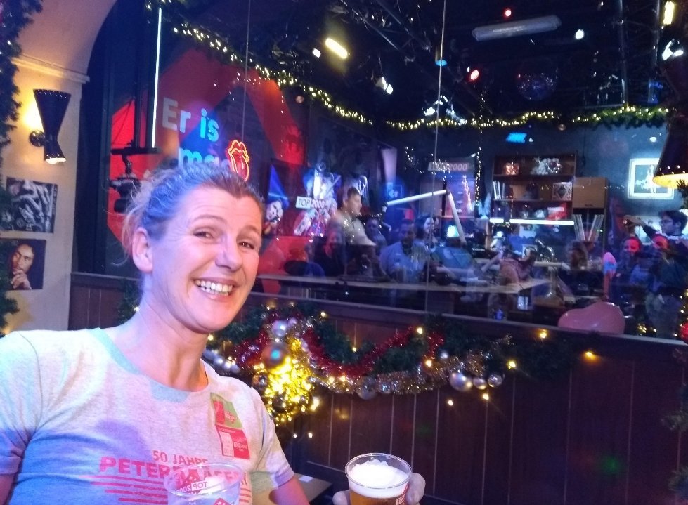 Daantje00's tweet photo. Mijn #guiltypleasure voor de #aprilphotochallenge is:
Duitse Schlagers; ik hou er van!
Deze foto is vanuit het top2000café met m'n Peter Maffay shirtje.
En we waren er tijdens "Du"....echt zooooo fout maar oooow wat leuk! https://t.co/MN5D5y2XLW