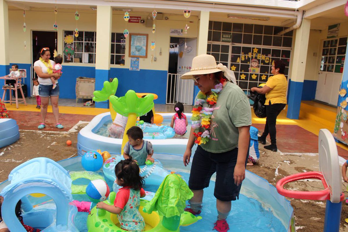 munisanlucas's tweet photo. ¡Diversión al máximo en la Guardería Municipal! 💦👧👦

Hoy celebramos un #SplashDay para que nuestros niños y niñas disfrutaran de un espacio de juego, esparcimiento y sano entretenimiento ☀️🏖️

¡Seguimos promoviendo momentos felices y seguros! 💙 https://t.co/RCUOe8HUA5
