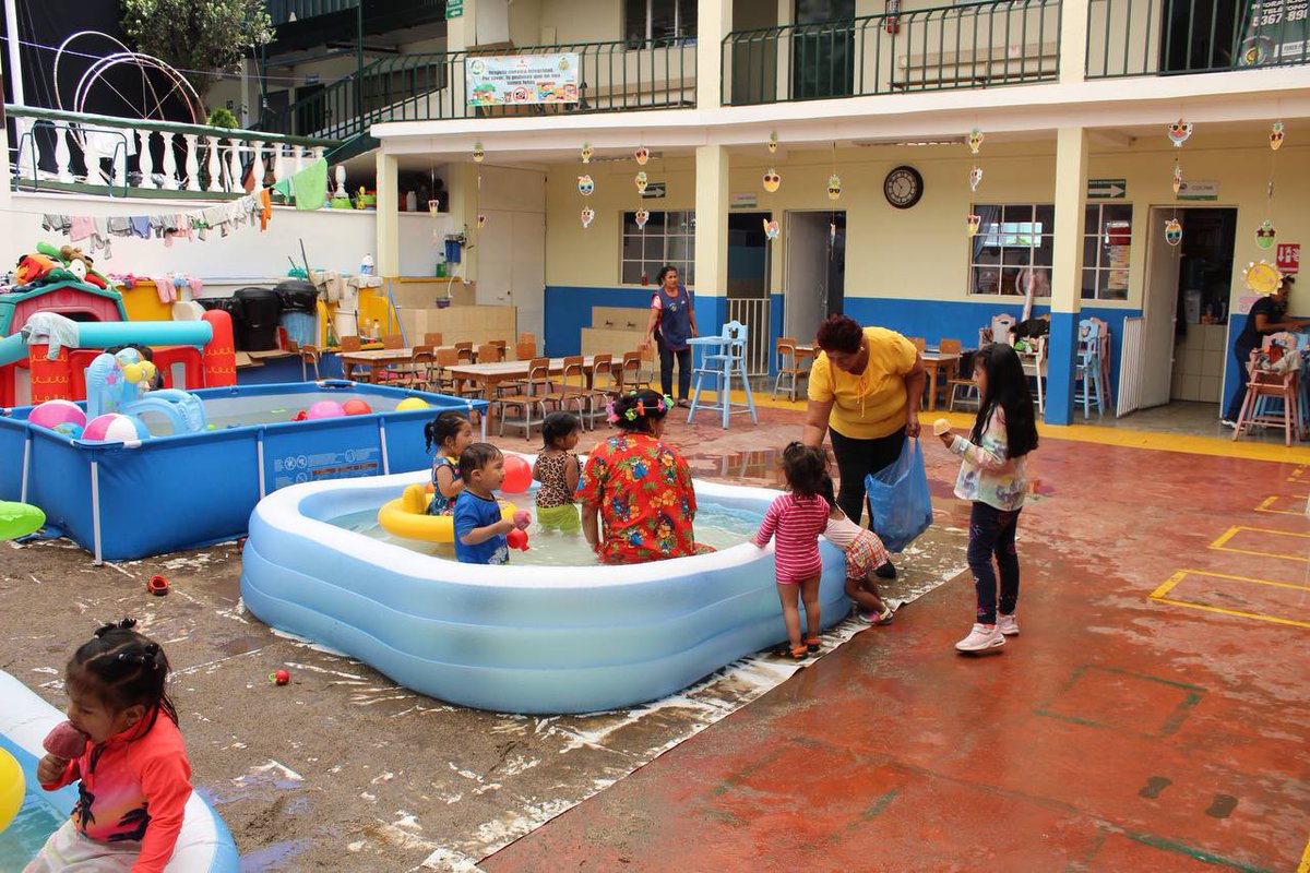 munisanlucas's tweet photo. ¡Diversión al máximo en la Guardería Municipal! 💦👧👦

Hoy celebramos un #SplashDay para que nuestros niños y niñas disfrutaran de un espacio de juego, esparcimiento y sano entretenimiento ☀️🏖️

¡Seguimos promoviendo momentos felices y seguros! 💙 https://t.co/RCUOe8HUA5