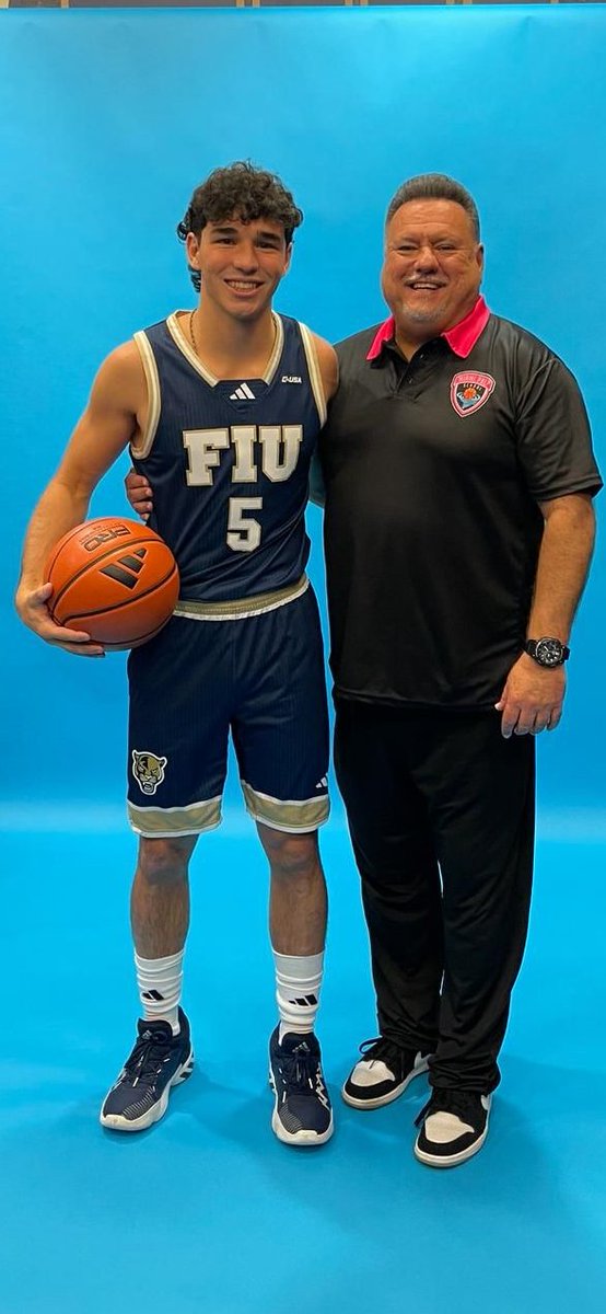 FRadulovich's tweet photo. Tras la firma con FIU, Thiago dijo: "Me quedo en Miami cerca de la familia y muy contento com la decisión. Fue la mejor opción. La universidad es hermosa y es una gran oportunidad jugar ahí". https://t.co/vnq8d9kECd